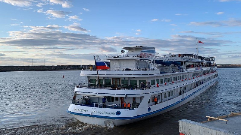 Теплоход в Дубне прогулка по Волге